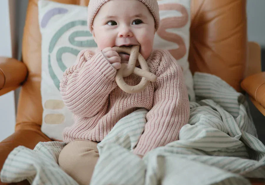 Eerste tandjes bij je baby: signalen, symptomen en tips om je baby te helpen