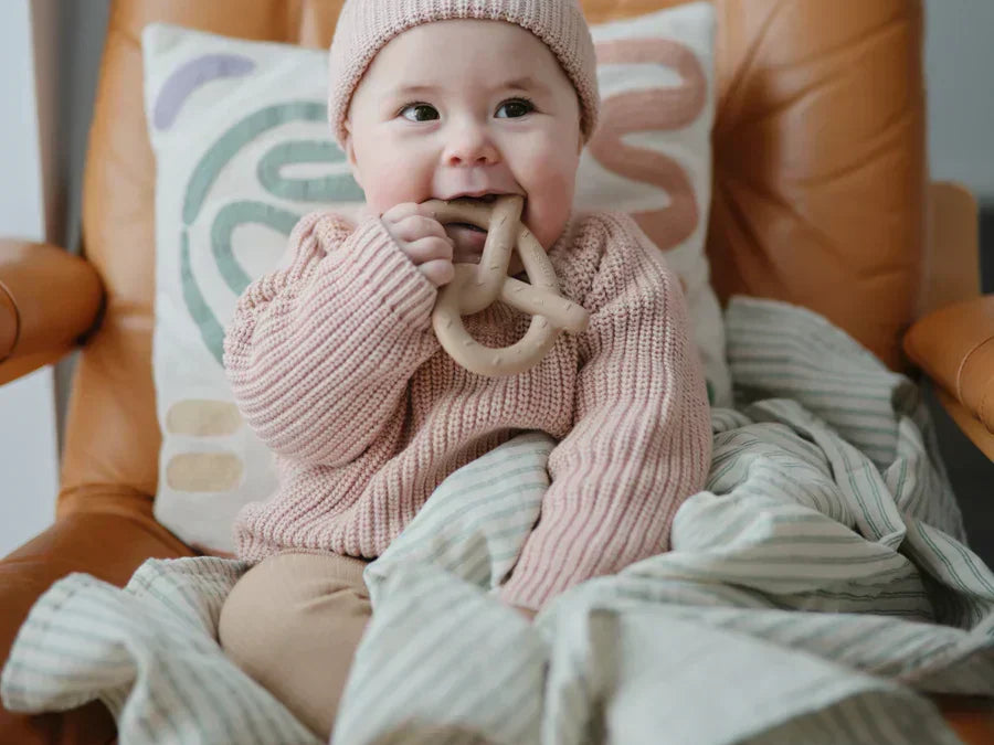 Eerste tandjes bij je baby: signalen, symptomen en tips om je baby te helpen