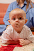 baby met bibs fopspeen in kleur jasmin blush
