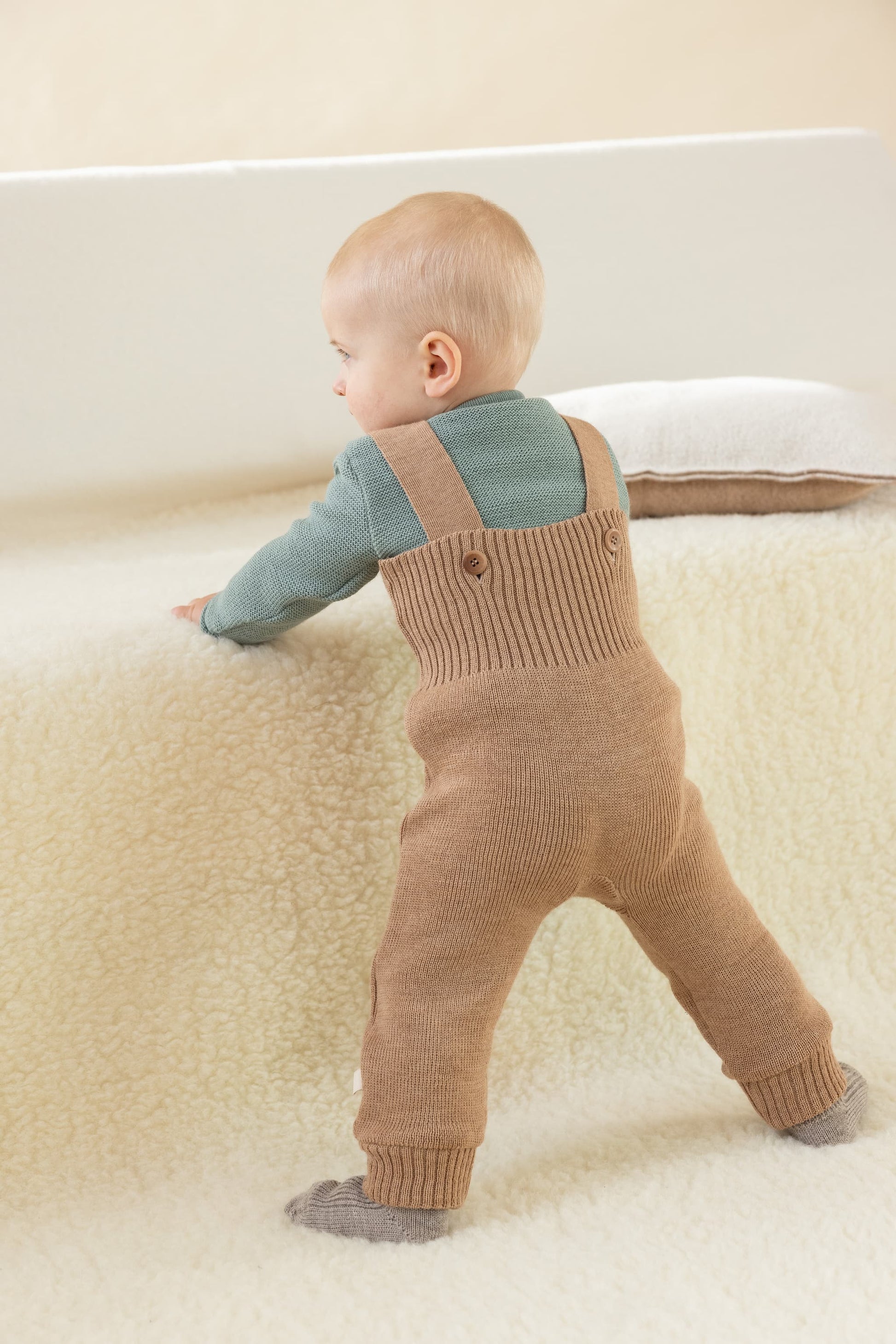 Disana wollen gebreide broek voor baby in sfeerbeeld 3-6 maanden