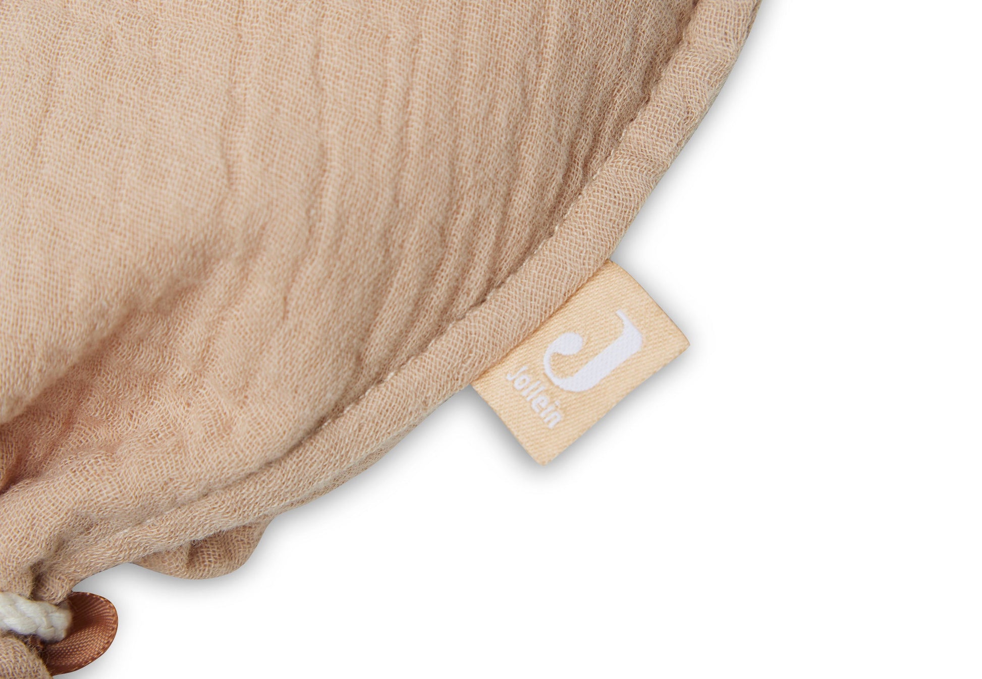 Close-up decoratie ballon van zachte katoenen stof in neutrale tint