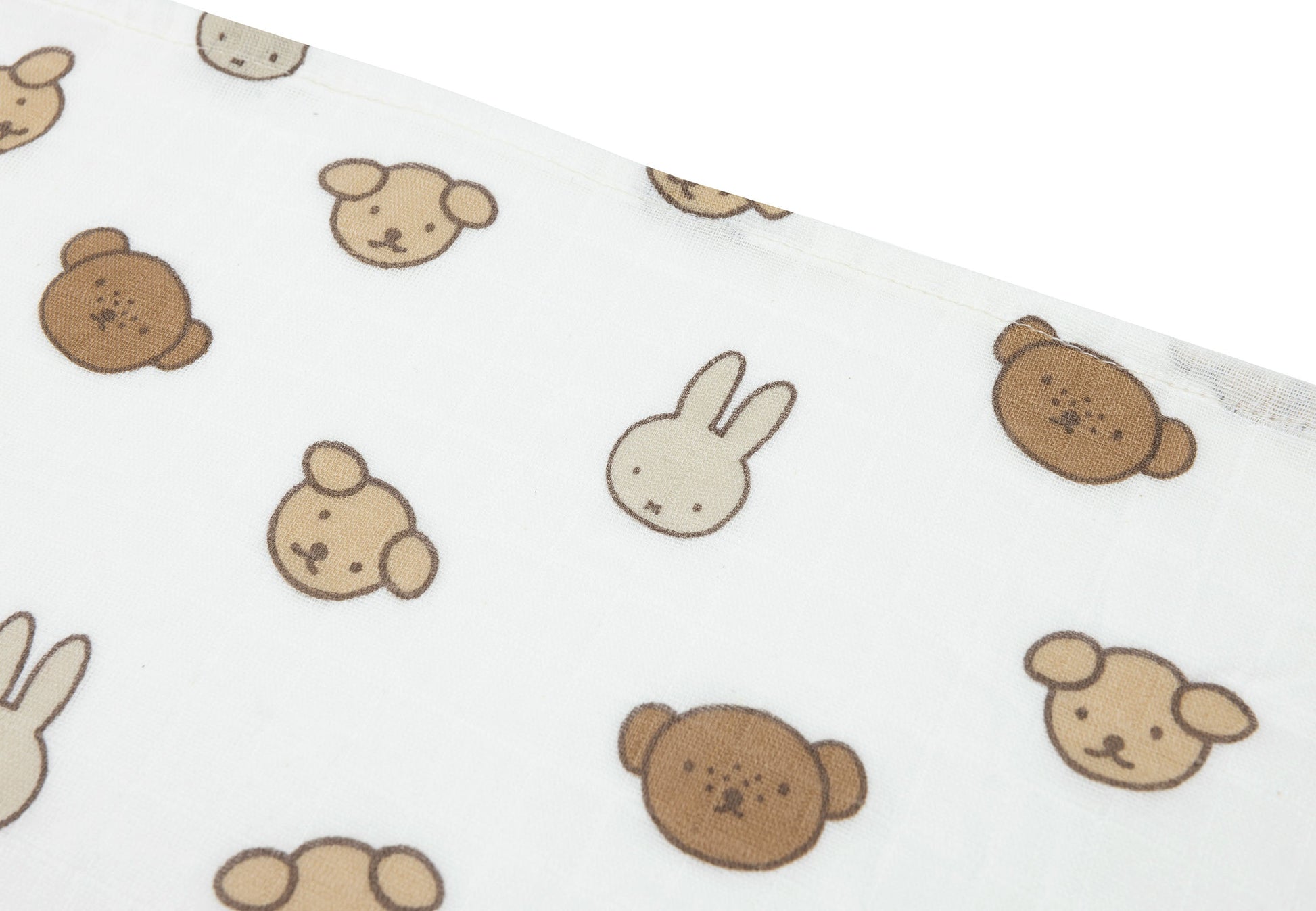 Detail van zachte hydrofiele stof met figuurtjes uit Miffy and Friends