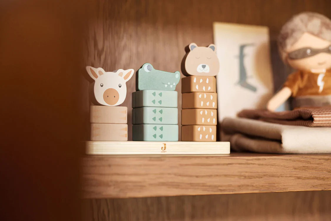 Sfeerbeeld van houtenstapeltoren jungle jambo, jollein