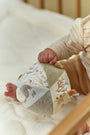 Zacht baby speelgoed met de Little Dutch activiteitenbal om te voelen, grijpen en ontdekken