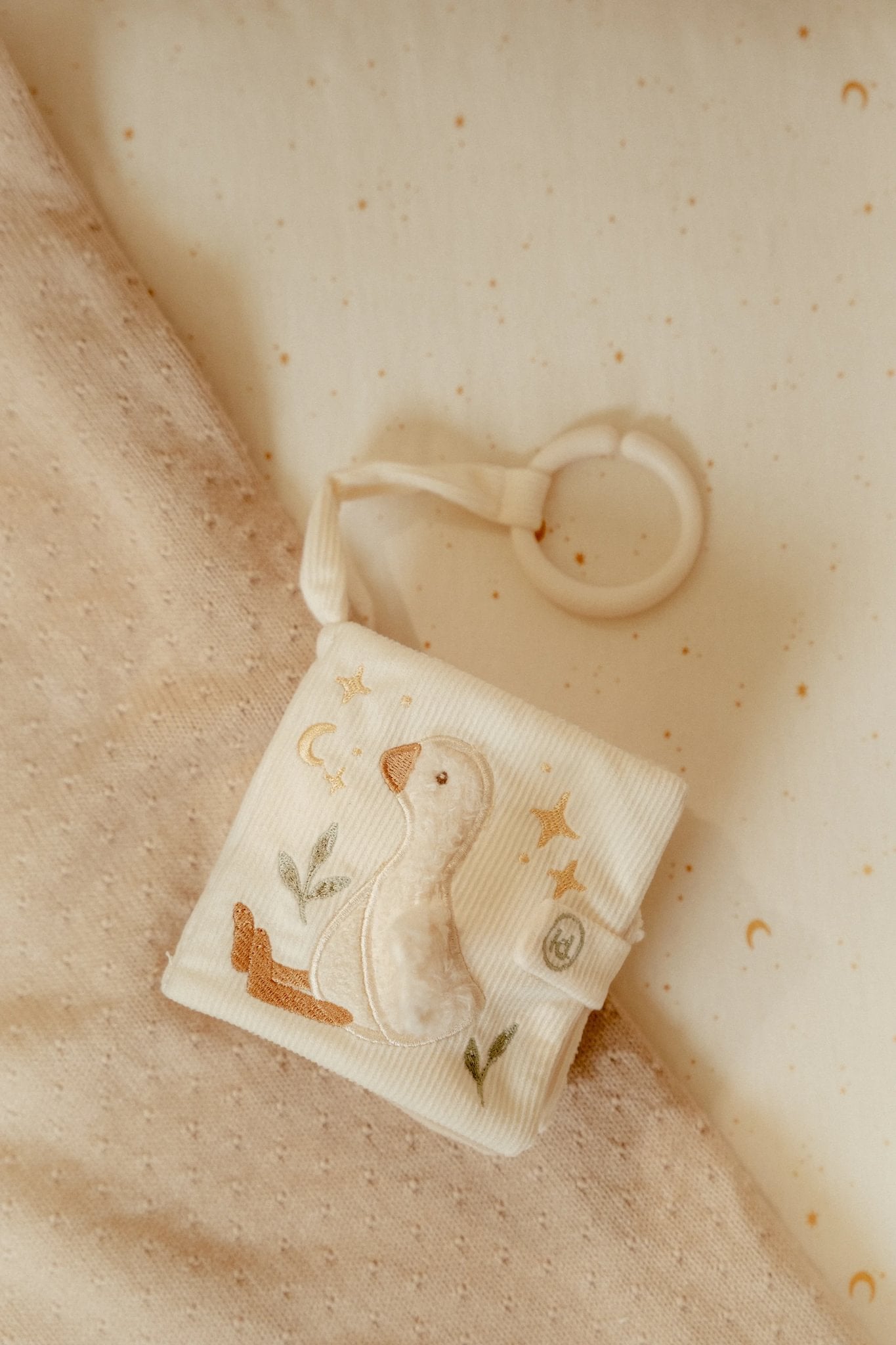 Zacht babyboekje van Little Dutch voor ontdekken, voelen en eerste speelervaringen