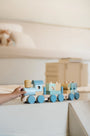 Little Dutch houten blokkentrein forest friends blauw in kinderkamer met duurzaam houten speelgoed voor peuter