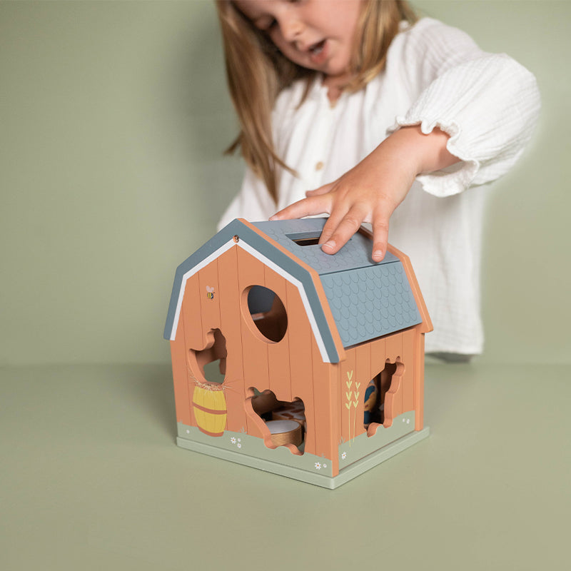Spelenderwijs vormen sorteren met de Little Dutch vormenstoof als educatief houten speelgoed