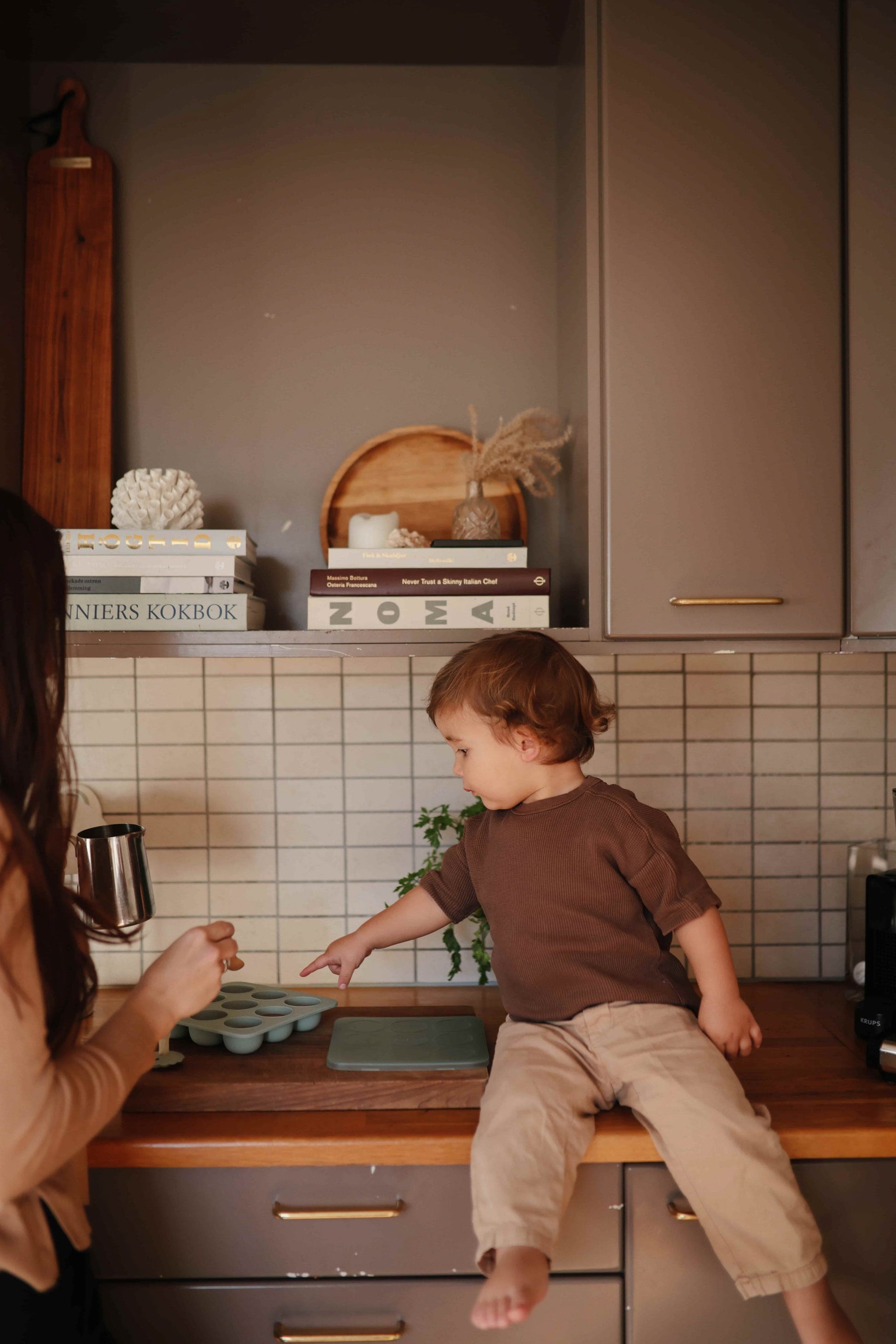 Sfeerbeeld van siliconen babyvoeding diepvriesbakje