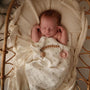 Mushie speenkoord in zachte taupe kleur als praktisch baby cadeau