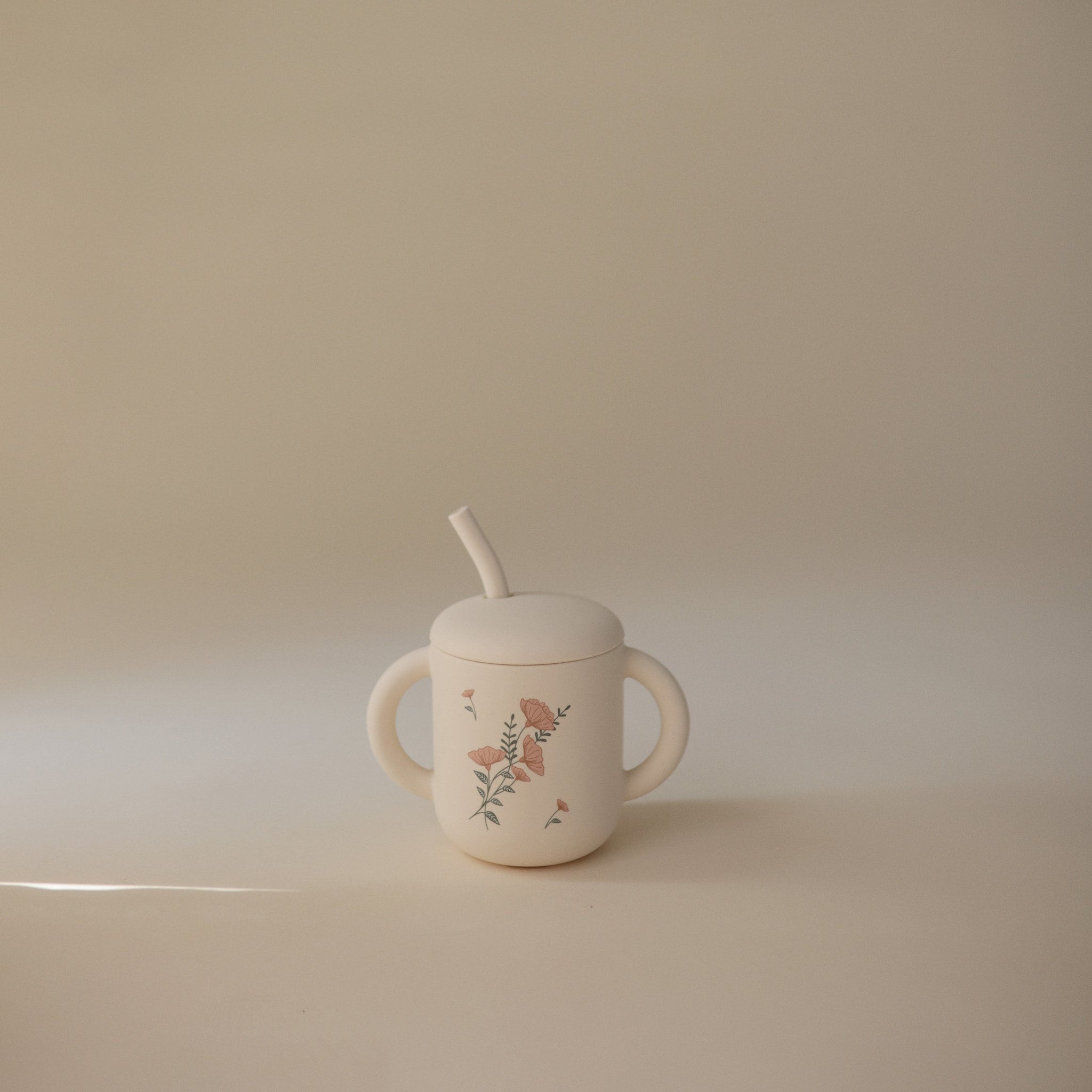 eerste drinkbeker met rietje voor baby van mushie