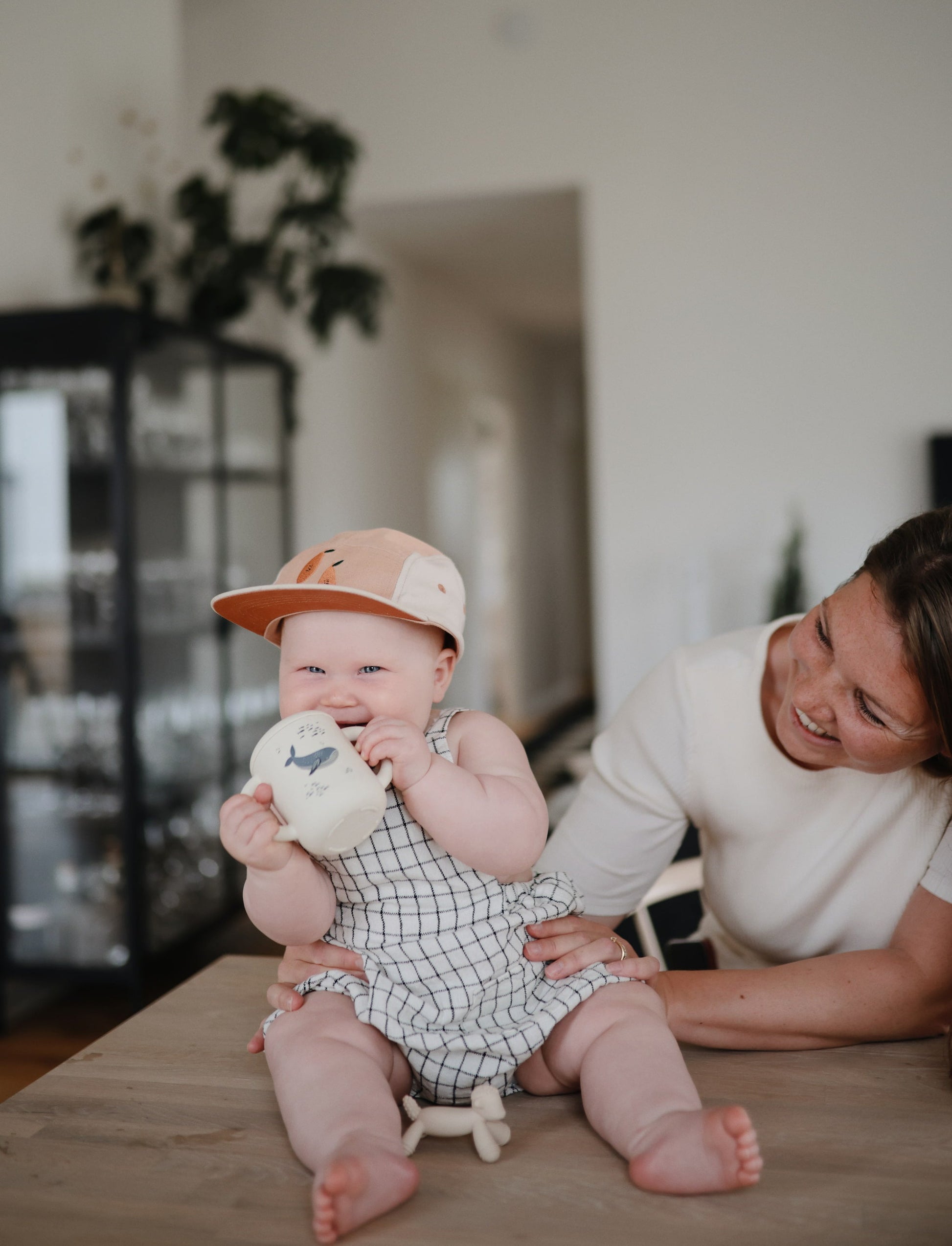 baby oefent met mushie siliconen drinkbeker met rietje