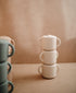 siliconen snack cup van mushie met flexibele bovenkant