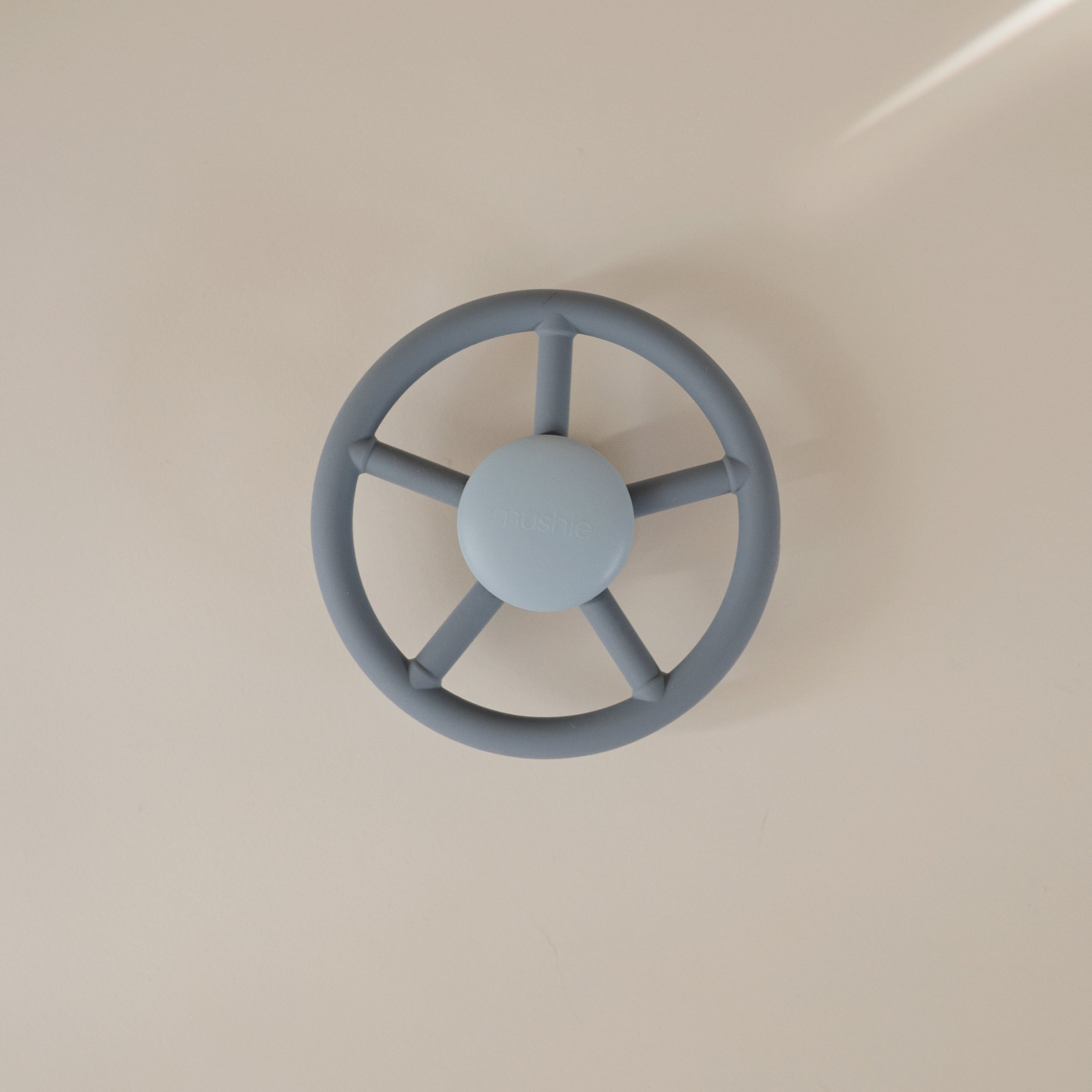 sensorisch speelgoed met draaiende functie van mushie