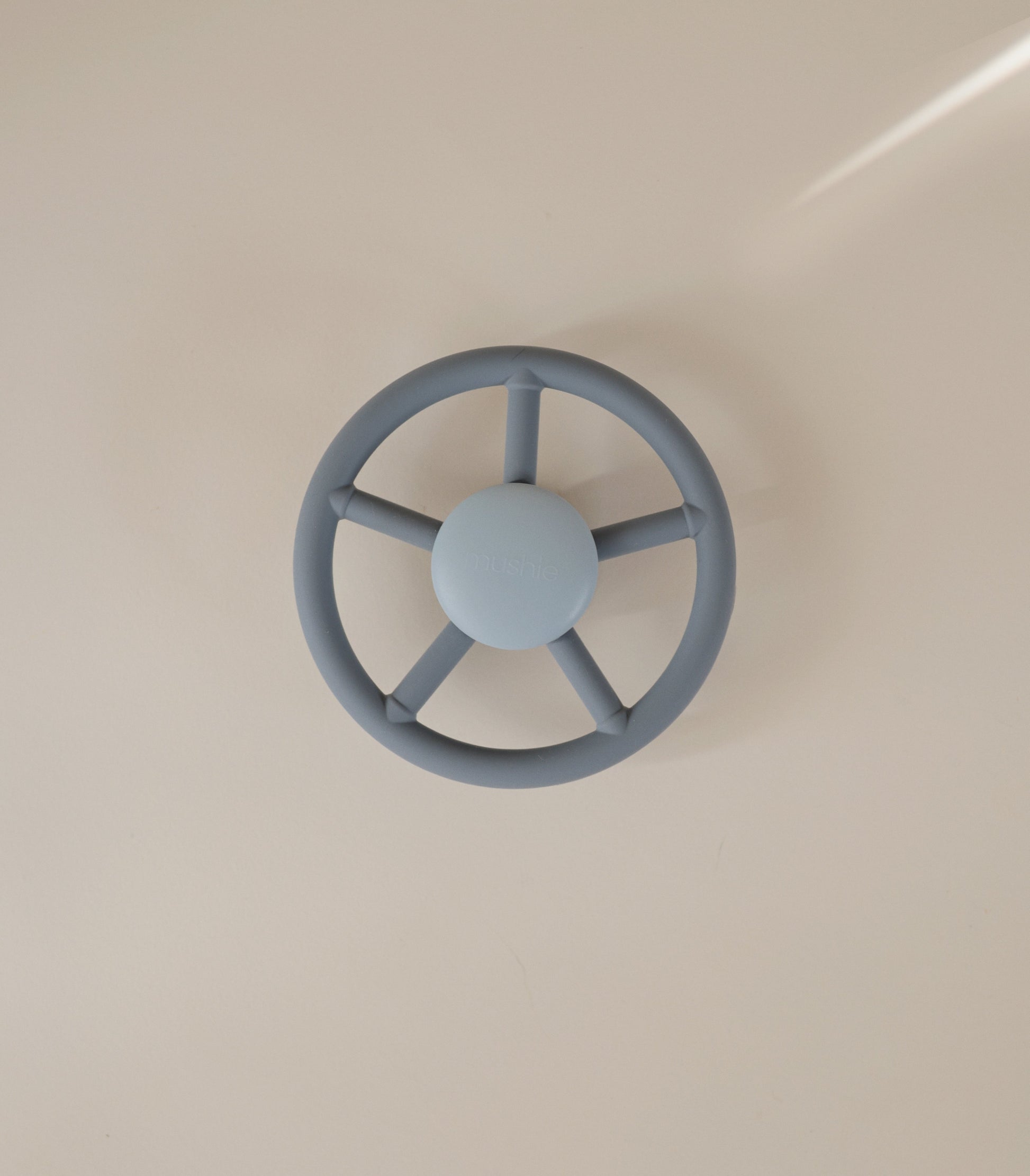 sensorisch speelgoed met draaiende functie van mushie