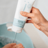 kindje in bad met naif baby producten