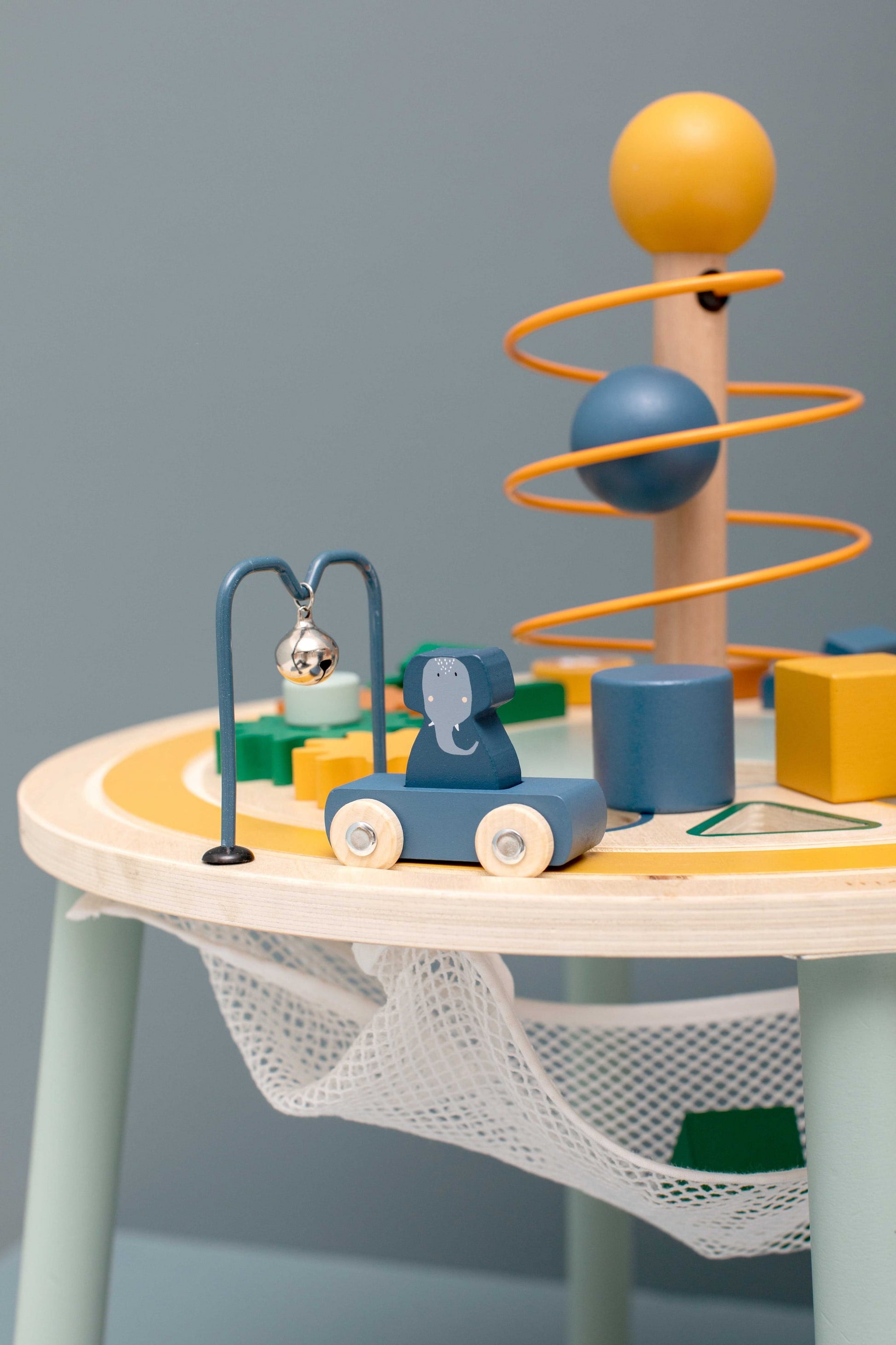 activiteitentafel voor peuters met motoriekspelletjes