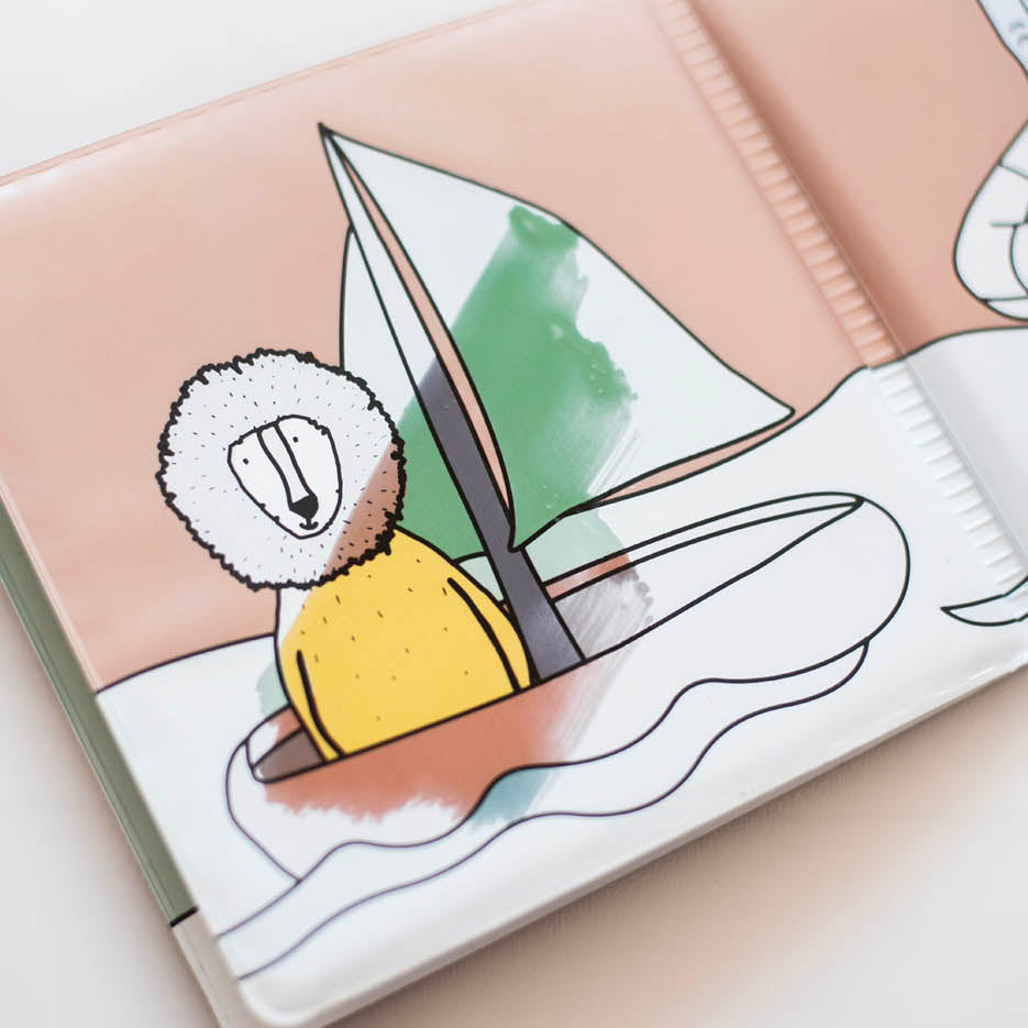 Mrs. Cat badkleurboek, foto van kleurverandering door water