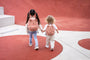twee kinderen met trixie rugzakken in sfeerbeeld