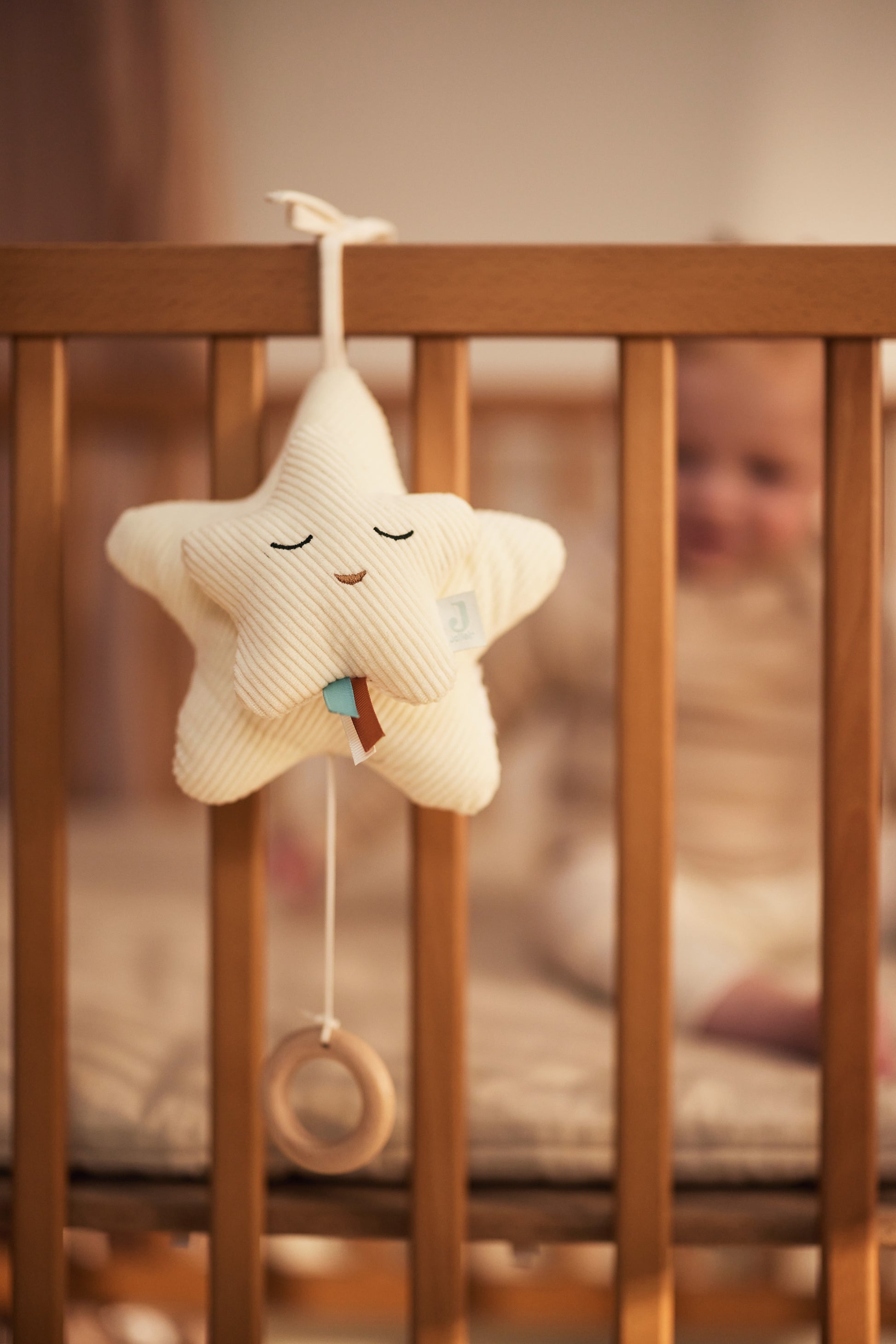 Jollein muziekhanger Star hangend aan box – sfeerbeeld