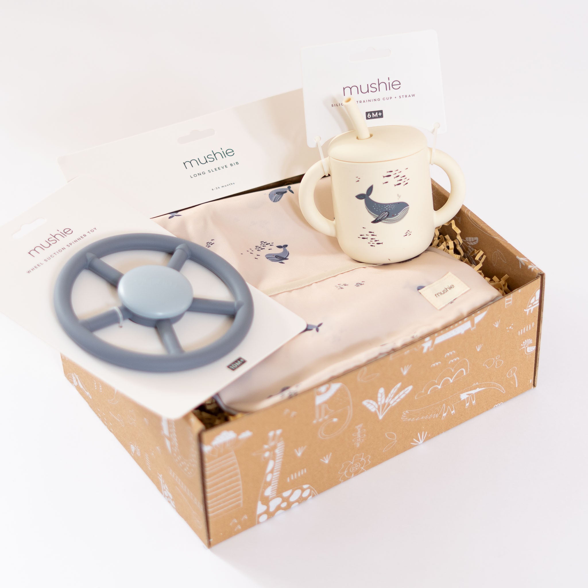 Kraamcadeau pakket Bib & bites met mushie oefenbeker, slab en spinner toy