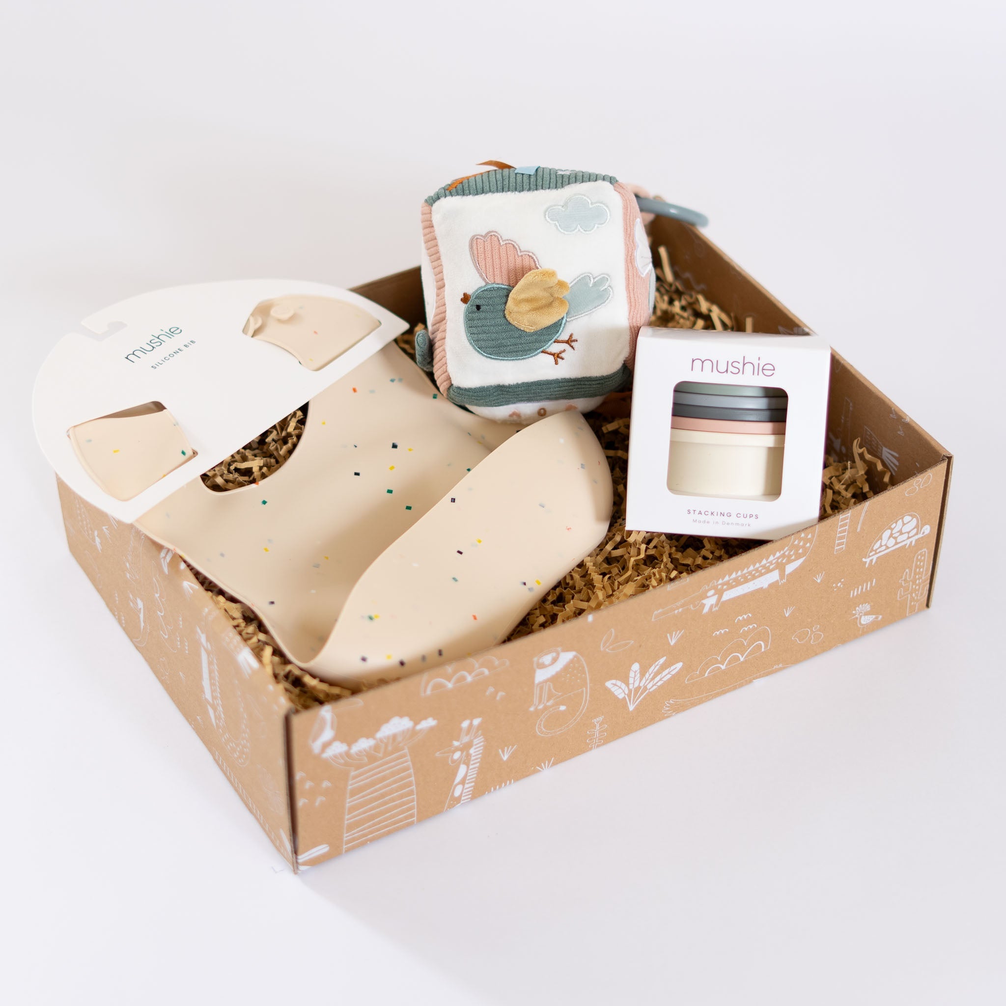Kraamcadeau pakket Happy Bundle met slab, stapelbekers en activiteitenkubus