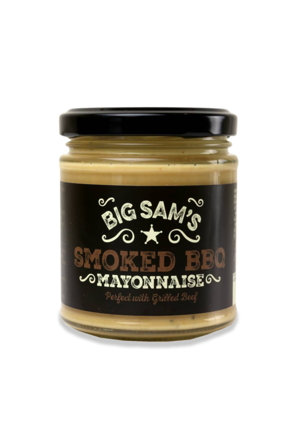 Laat je maaltijden sprankelen met een verrukkelijke rokerige twist dankzij Big Sam's Smoked BBQ Mayo. Deze smeuïge mayonaise met een onweerstaanbaar vleugje gerookte barbecuesmaak tilt je gerechten naar een hoger niveau. Smeer het op burgers, dip je frietjes erin of voeg het toe aan je favoriete sandwiches voor een explosie van smaak. Met Big Sam's Smoked BBQ Mayo geef je elk gerecht een heerlijk rokerig accent dat je smaakpapillen zal betoveren. Geniet van de ultieme culinaire beleving!