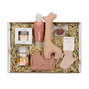 Een luxe kraampakket voor een meisje en haar kersverse ouders.